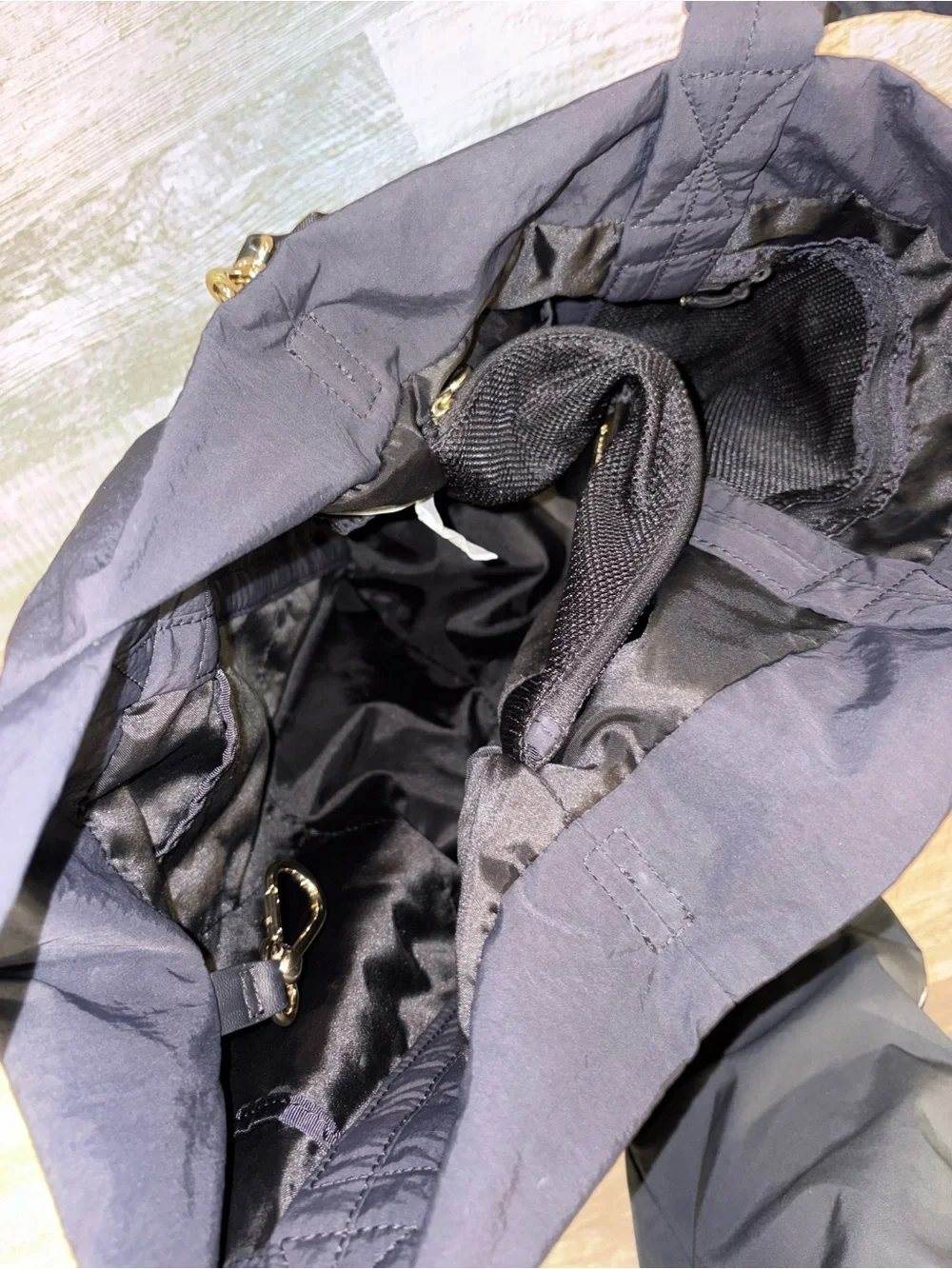 Lululemon On My Level Bag 19L Tote Crossbody Black Gold V1.0 OS